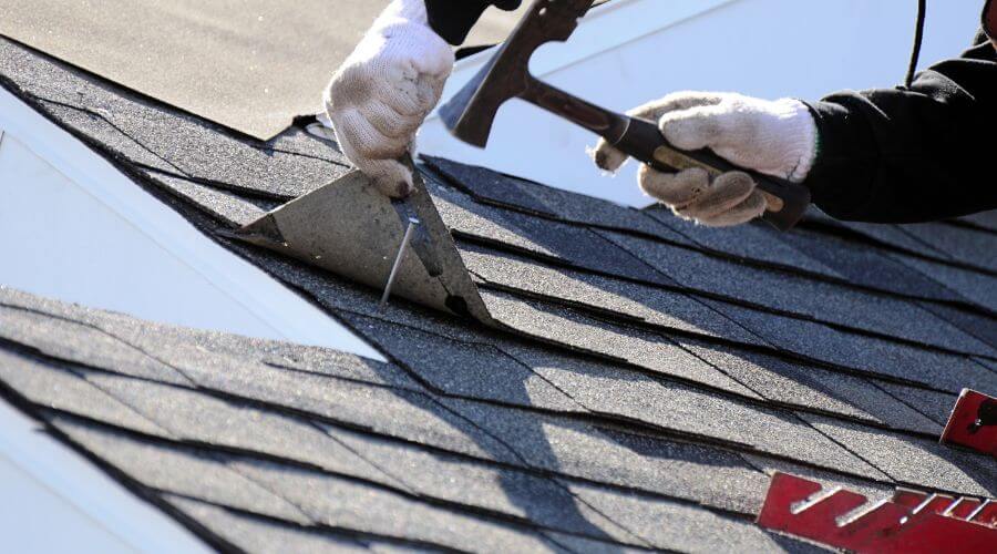Professional gutter cleaning in Kneeland, CA